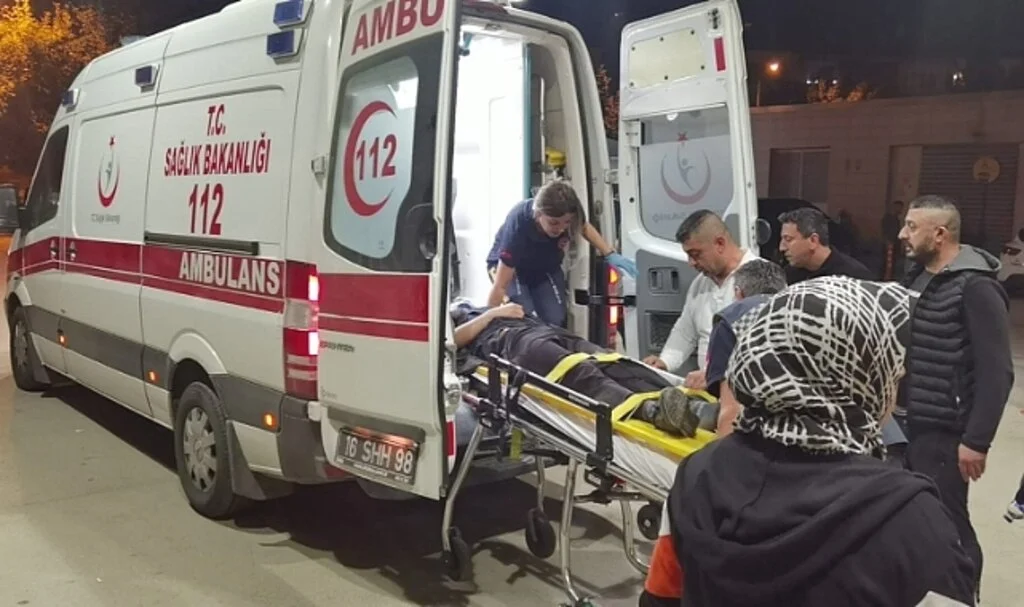 Cip yayaya, otomobil de cipe çarptı: 3 yaralı