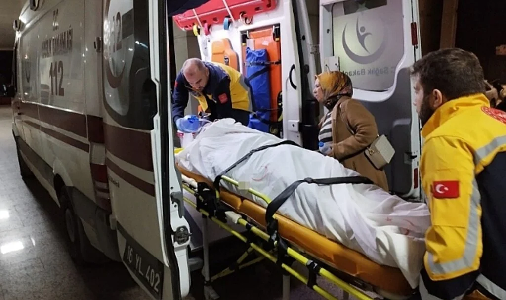 Cipe çarpan motosiklet sürücüsü ağır yaralandı