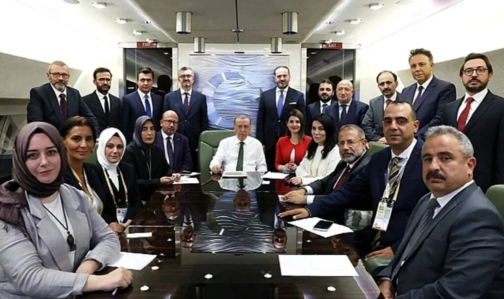 Cumhurbaşkanı Erdoğan başörtüsü için anayasa düzenlemesinde yeni detayları paylaştı: "Öyle bir şey yapıyoruz ki hadi bakalım görelim seni"