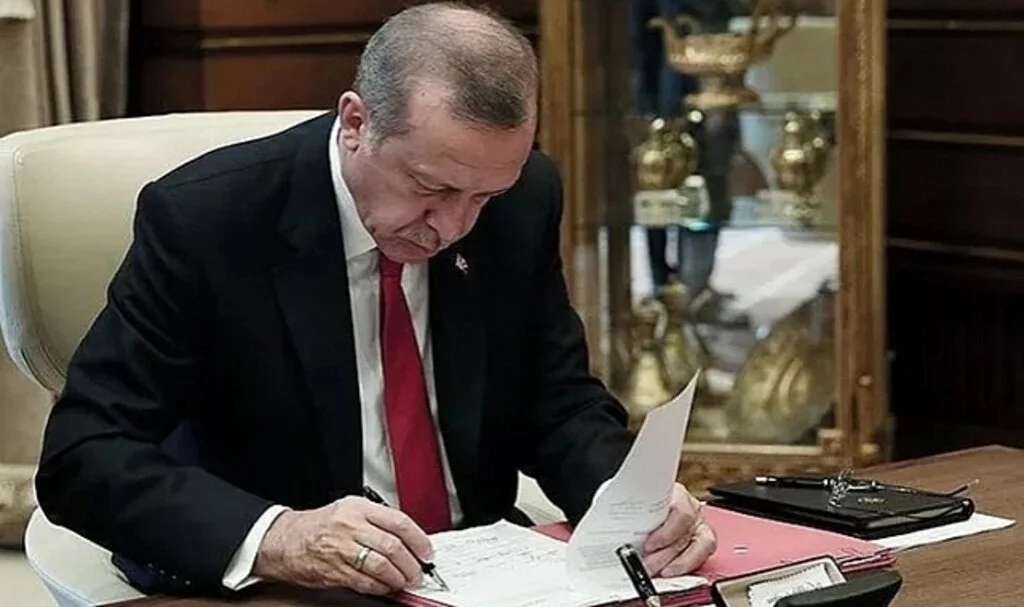 Cumhurbaşkanı Erdoğan imzaladı! Dikkat çeken görevden alma ve atama kararları, Metin Feyzioğlu...