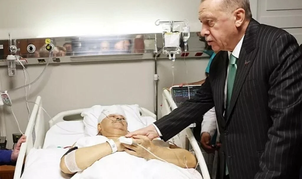 Cumhurbaşkanı Erdoğan rica etti, Binali Yıldırım'ın ameliyatını Prof. Dr. Ömer Özkan yaptı! Kafasında doku kaybı vardı...