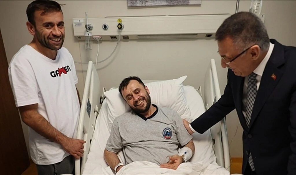 Cumhurbaşkanı Yardımcısı Fuat Oktay, yaralı madencileri ziyaret etti