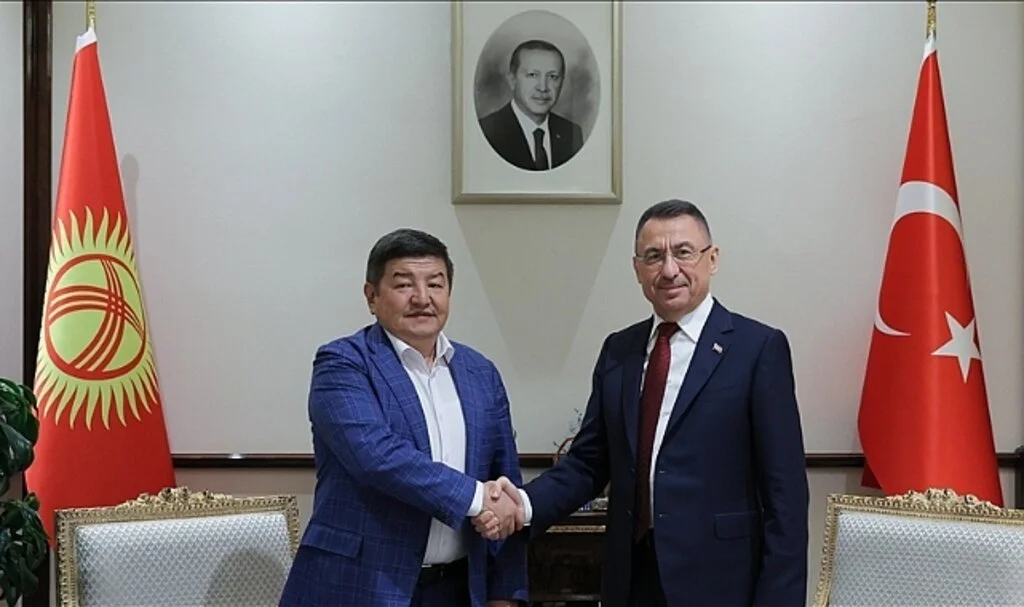 Cumhurbaşkanı Yardımcısı Oktay, Kırgızistan Bakanlar Kurulu Başkanı Caparov'u kabul etti