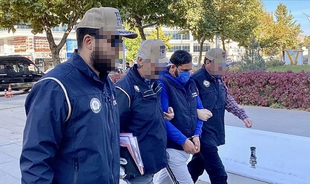DEAŞ'ın 'iletişim sorumlusu' ile 'sözde emiri' Kırşehir'de yakalandı