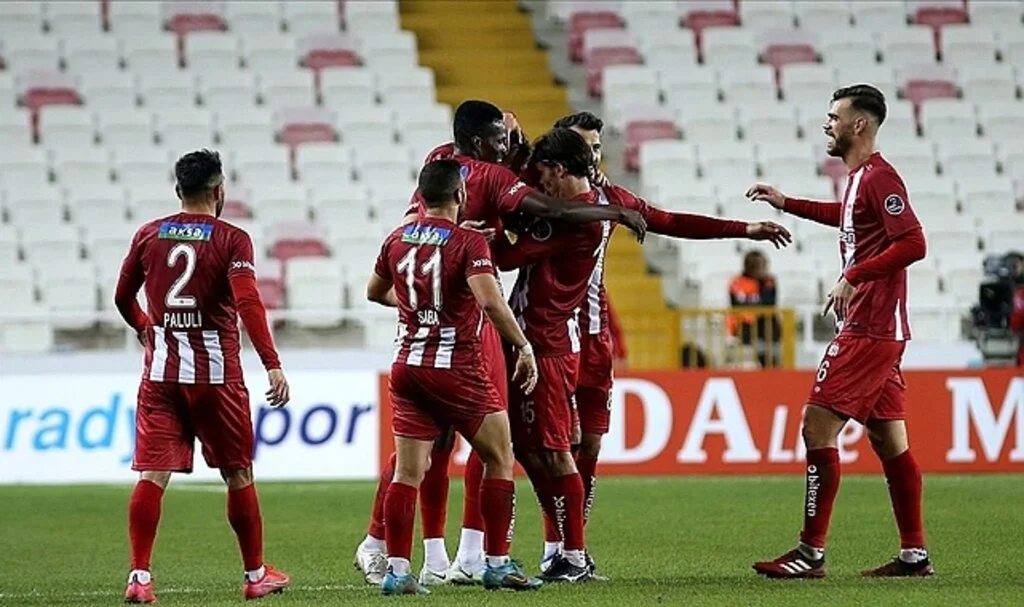 Demir Grup Sivasspor çıkışını sürdürdü