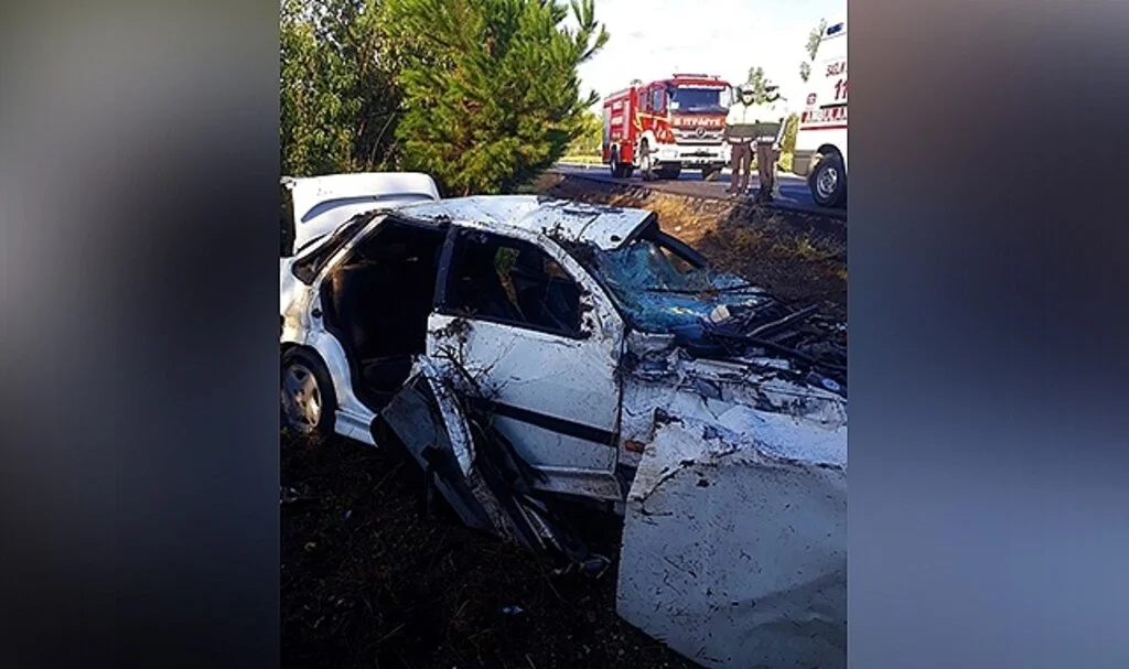 Denizli'de Taklalar atarak hurdaya dönen araçtaki 3 kişi yaralandı