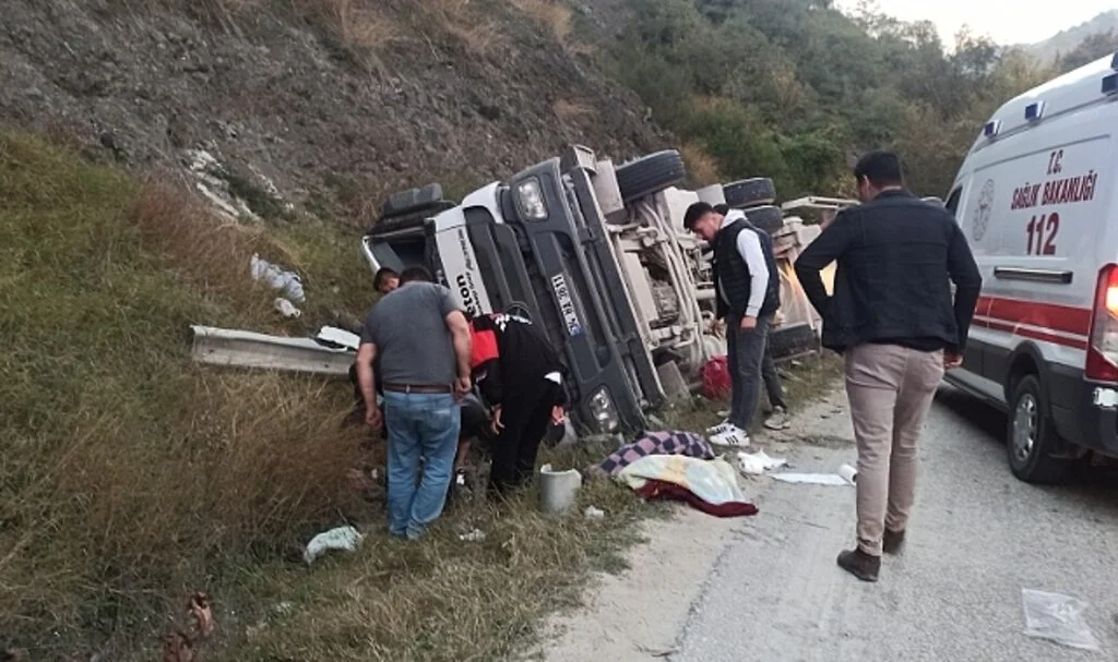 Devrilen kamyonda kızın ayak parmağı koptu