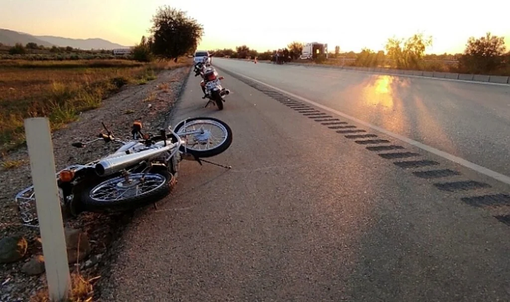 Devrilen motosikletin sürücüsü yaralandı