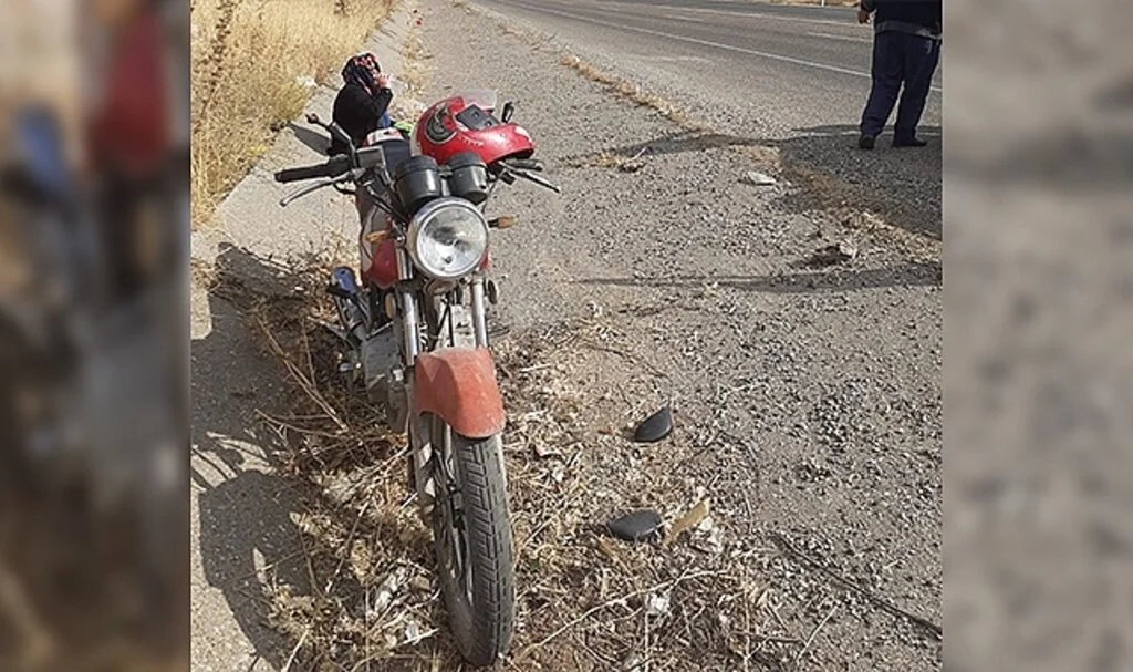 Devrilen motosikletteki yolcu yaralandı