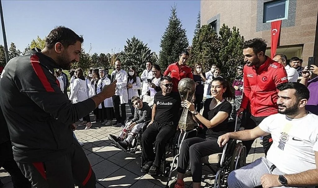 Dünya şampiyonu Ampute Futbol Milli Takımı, gazilere moral ziyaretinde bulundu