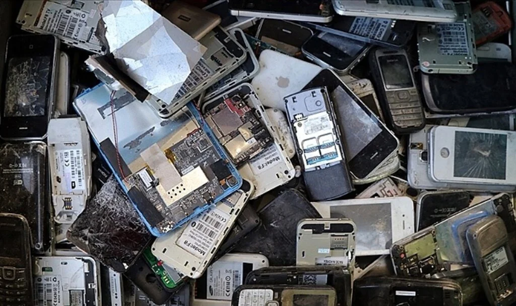 Dünyada 2022'de 5,3 milyar cep telefonunun çöpe atılacağı tahmin ediliyor