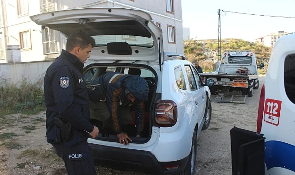 ‘Dur’ ihtarına uymayan araçtan kaçak göçmenler çıktı