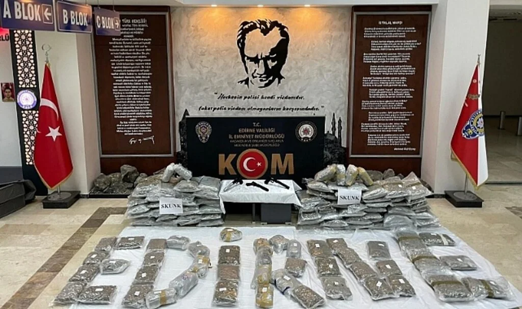 Edirne'de bir tırda 94 kilo 754 gram uyuşturucu ele geçirildi