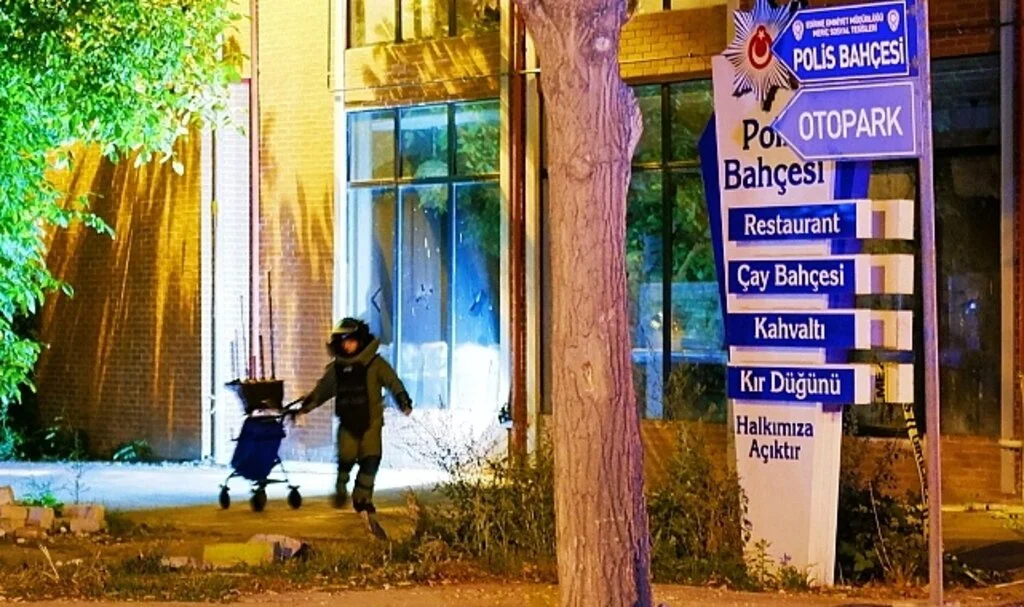 Edirne'de sıcak dakikalar: Polis sosyal tesislerine şüpheli çanta atıp kaçan kişiler yakalandı