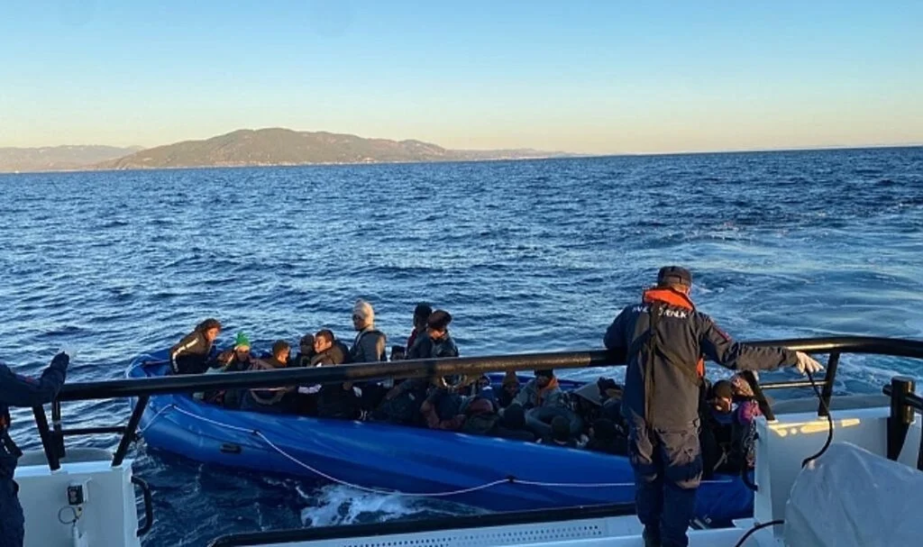 Ege Denizi açıklarında göçmen hareketliliği: 153 göçmen yakalandı, 68 göçmen kurtarıldı
