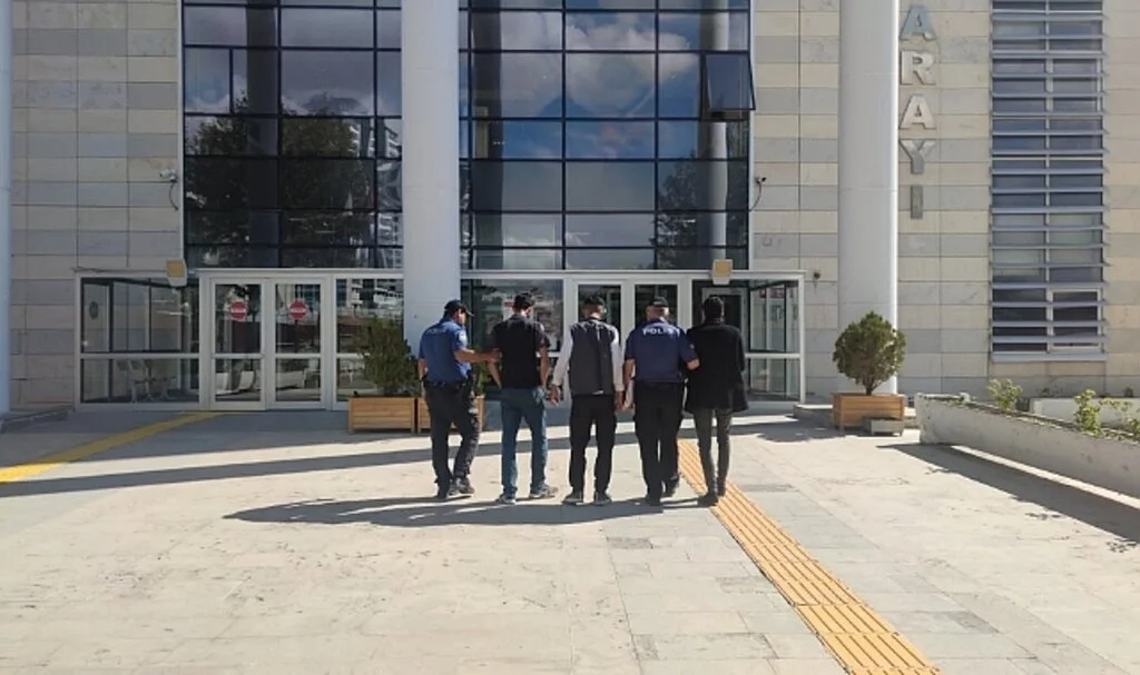 Elazığ’da 3 şüpheli akülü araç çalarken suçüstü yakalandı