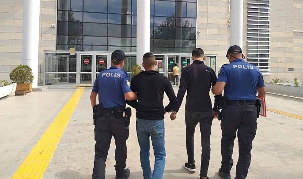 Elazığ’da 38 adet suç kaydı bulunan 2 şüpheli tutuklandı