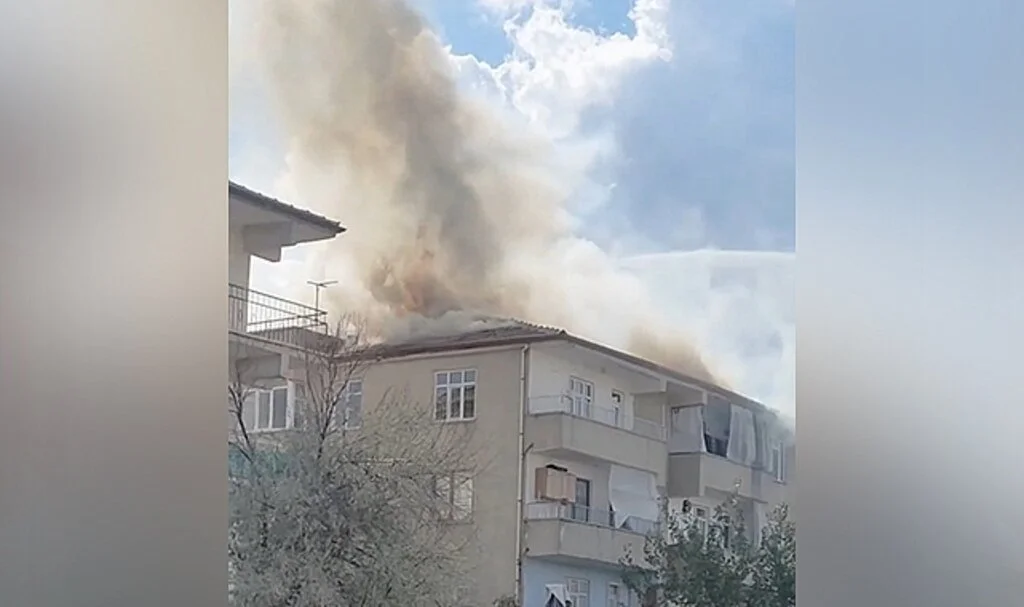 Elazığ’da çatı yangını korkuttu