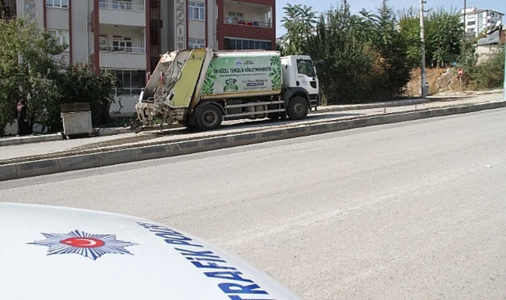 Elazığ’da çöp toplama aracının çarptığı kadın hayatını kaybetti