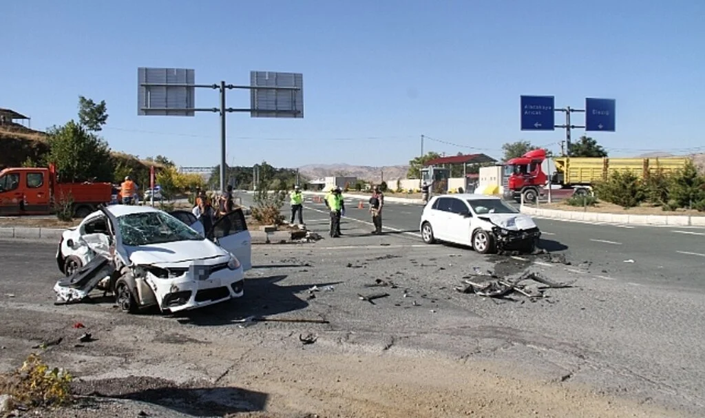 Elazığ'da feci kaza: 7 yaralı