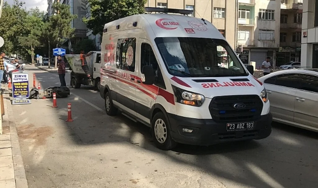 Elazığ’da motosiklet otomobille çarpıştı: 1 yaralı