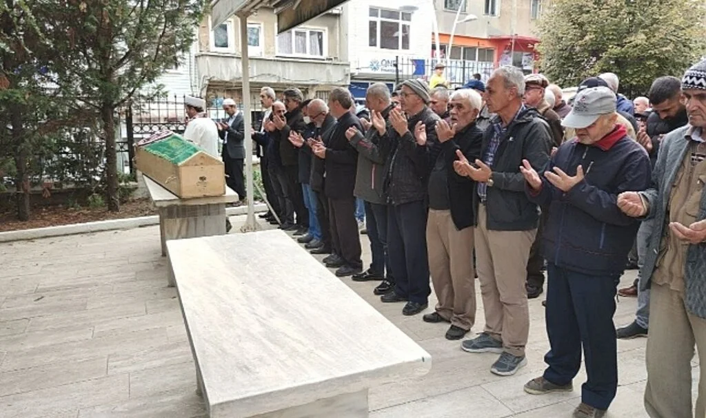Elazığ'da öldürülen kadın Tekirdağ'da defnedildi