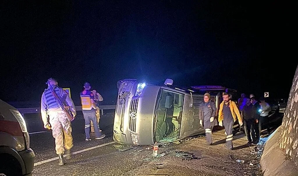 Elazığ’da transit yan yattı: 4 yaralı