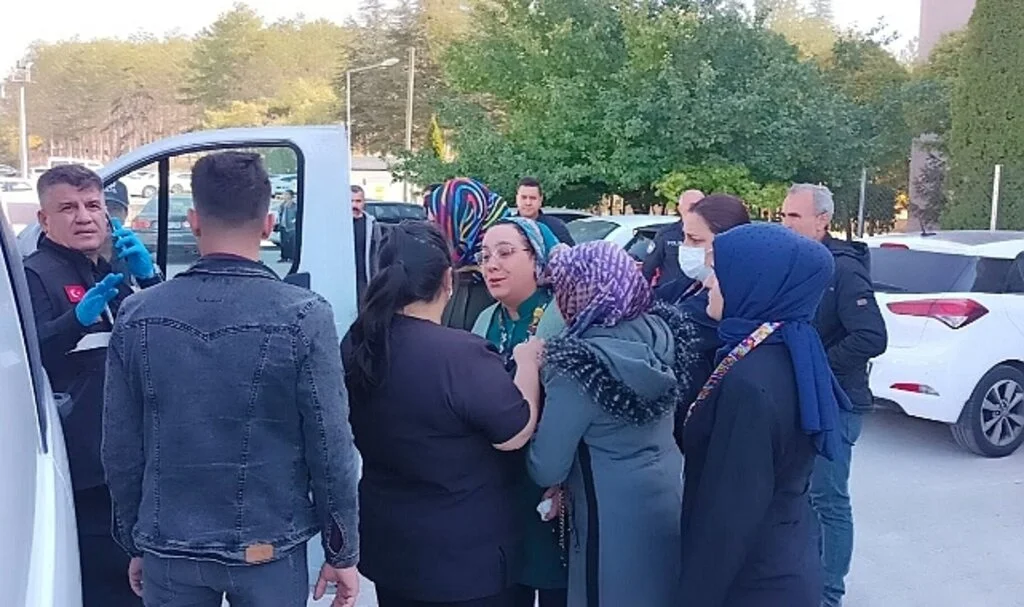 Emekli polis kiracısını vurdu