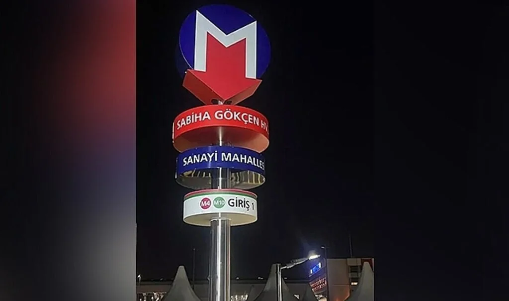 Erdoğan ile İmamoğlu arasındaki 'metro' polemiği sonrası İBB'den dikkat çeken hamle! İstasyon girişine asılan tabela olay oldu