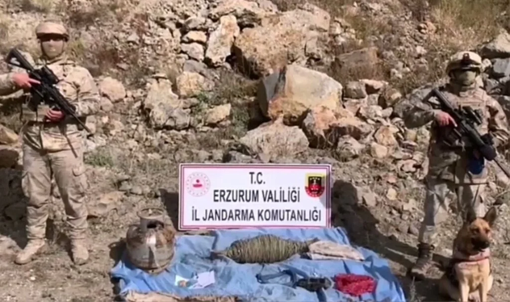 Erzurum-Muş karayoluna 2 metre mesafede gömülü uzaktan komutalı EYP düzeneği ele geçirildi