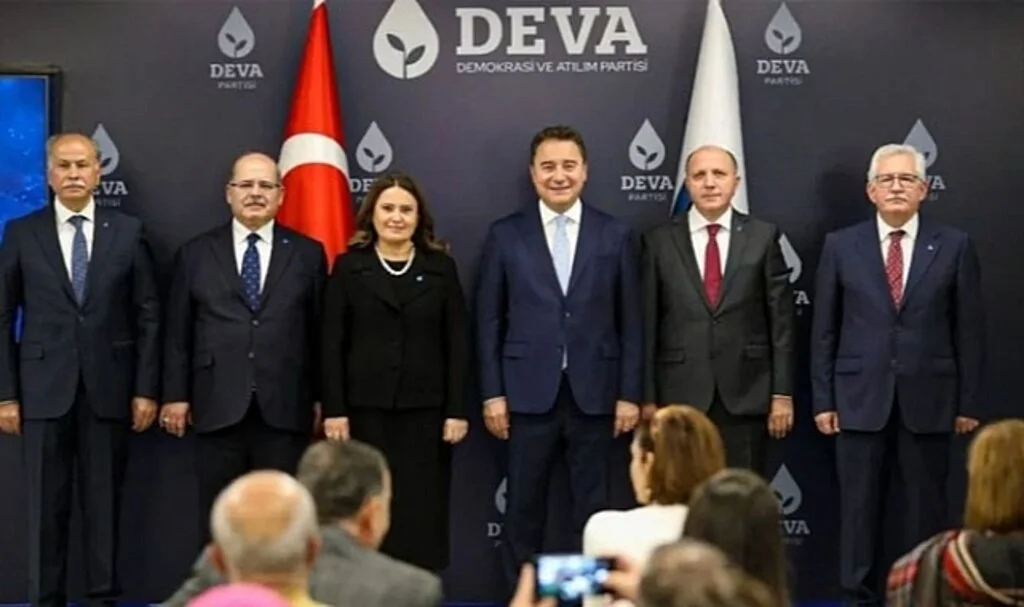 Eski AYM üyesi, eski AK Parti’li vekil ve bazı bürokratlar DEVA Partisi’ne katıldı