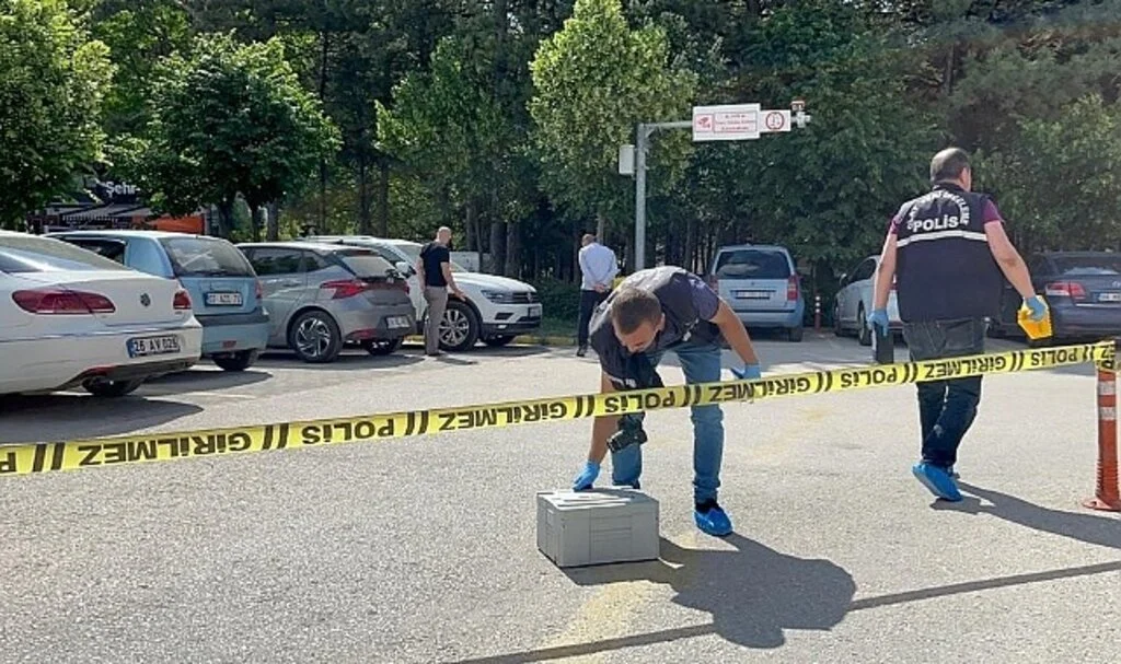 Eski eşini ve kavgayı ayırmaya çalışan kişiyi tabancayla yaralayan sanığın 12 yıla kadar hapsi istendi
