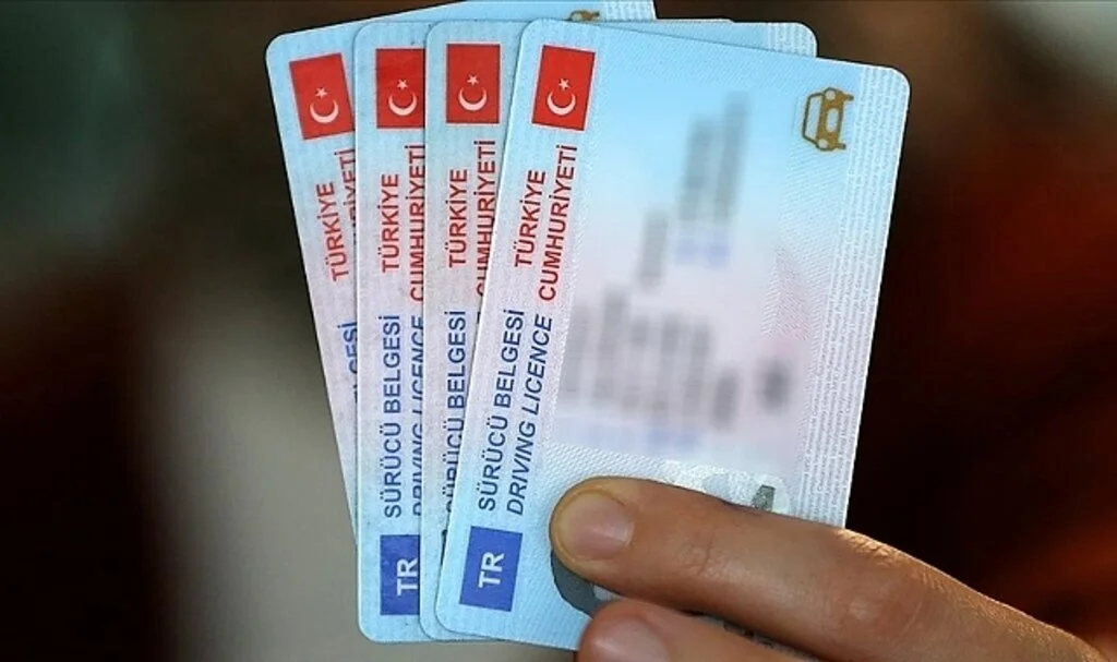 Eski tip sürücü belgelerini değiştirme süresi 2024 sonuna kadar uzatıldı