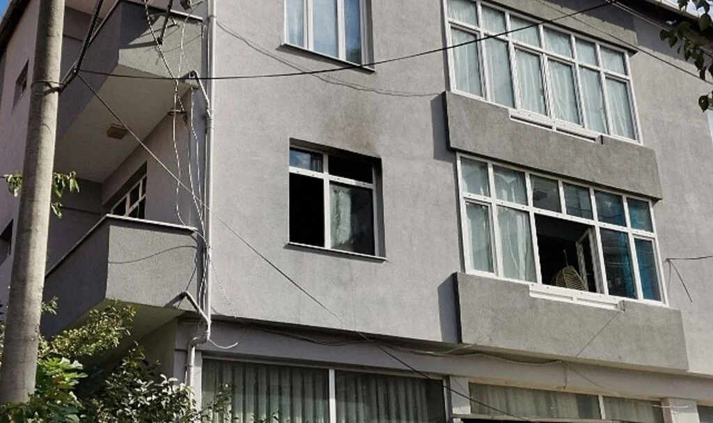 Evde çıkan yangında 17 yaşındaki genç kız hayatını kaybetti