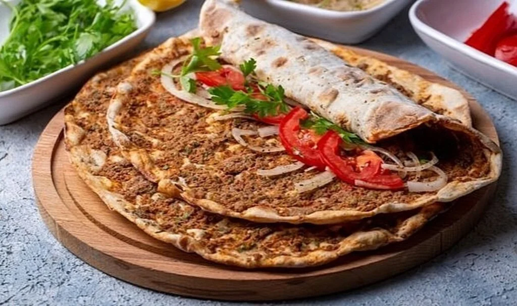 Evde lahmacun nasıl yapılır?