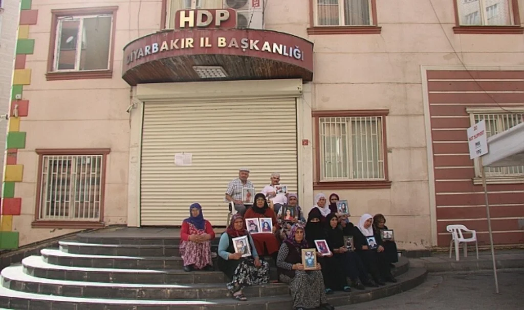 Evlat nöbetindeki anne oğluna çağrıda bulundu