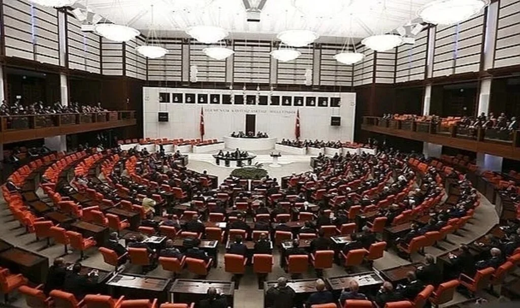 EYT'de yeni bilmece! 18 yaş öncesi prim yatıranlar EYT'den nasıl yararlanacak?