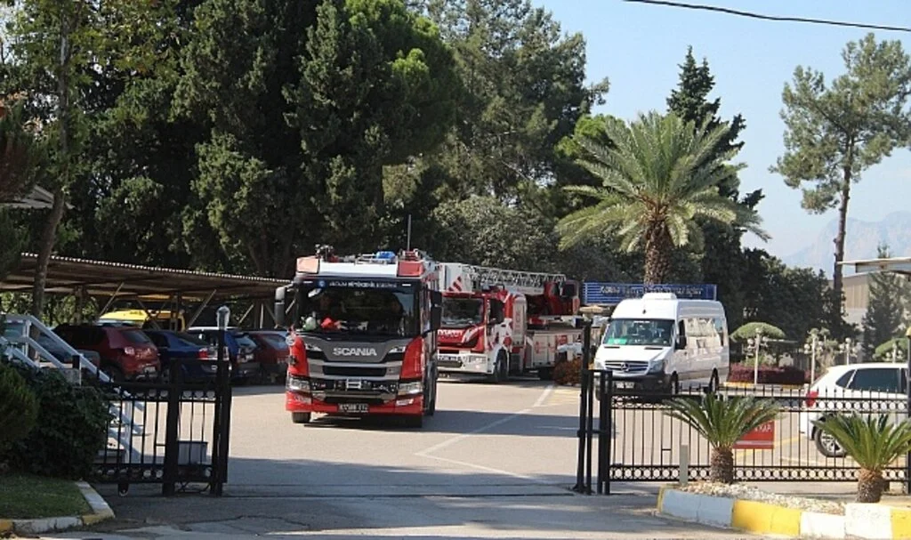Fabrikada patlamayla birlikte yangın çıktı, 1 işçi yaralandı