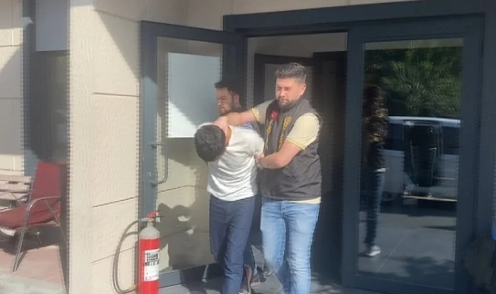 Fatih’te hırsız evine girdiği öğretmene dehşeti yaşattı