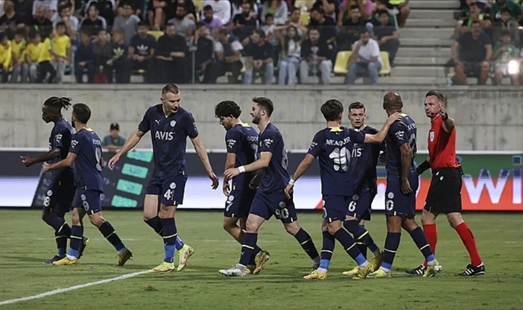 Fenerbahçe, Avrupa'da liderlik için sahaya çıkıyor