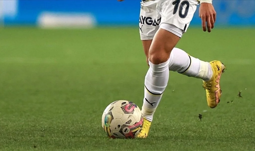 Fenerbahçe Süper Lig'de yarın İstanbulspor'a konuk olacak