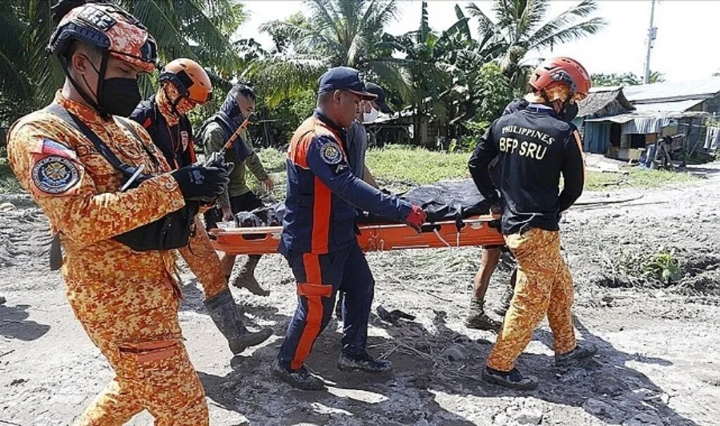 Filipinler'de şiddetli yağışların yol açtığı afetlerde ölenlerin sayısı 98'e çıktı