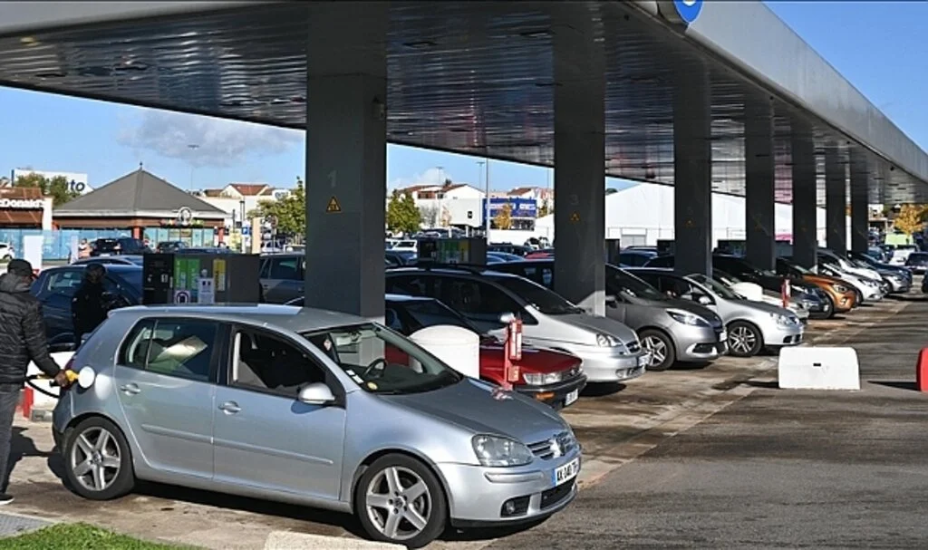 Fransa'da hükümet akaryakıt grevinde "zorla çalıştırma" prosedürünü başlattı