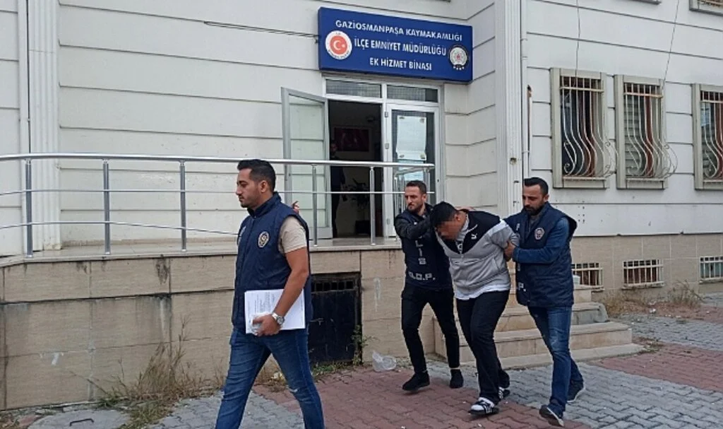 Gaziosmanpaşa’da sokak ortasında kadını vuran saldırganlar adliyeye sevk edildi