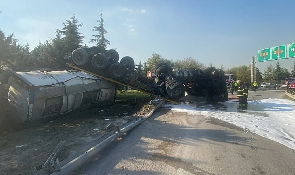 Gebze'de kimyasal madde yüklü tanker devrildi: 1 yaralı