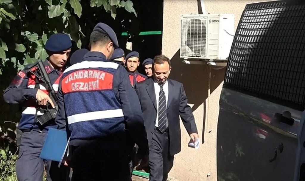 Görevden alınan CHP'li Semih Şahin'in 12 yıla kadar hapis talebiyle yargılandığı davanın ikinci duruşması görüldü