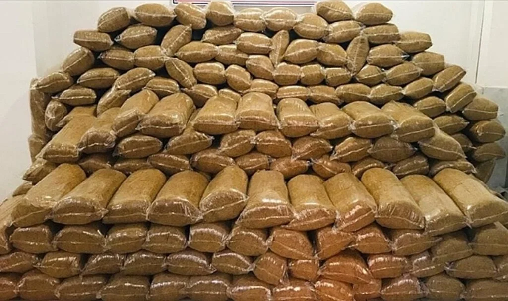 Gümrük Muhafaza ekipleri Ankara'da 3 ton 20 kilogram kaçak tütün ele geçirdi