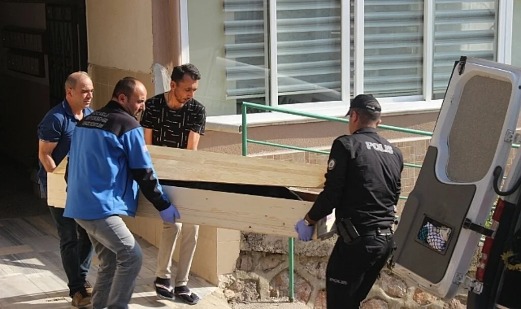 Haber alınamayan adam evinde ölü bulundu
