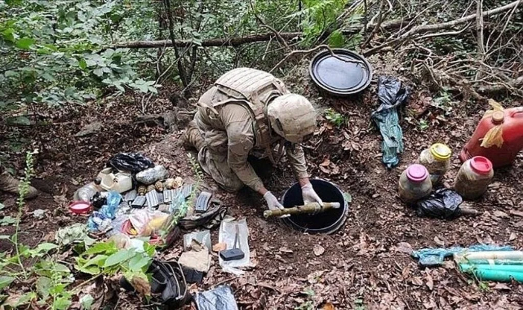 Hatay kırsalında çok miktarda patlayıcı ve mühimmat ele geçirildi