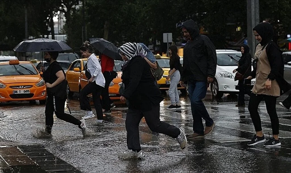 Hava sıcaklıkları iç, batı ve kuzey bölgelerde belirgin şekilde azalacak